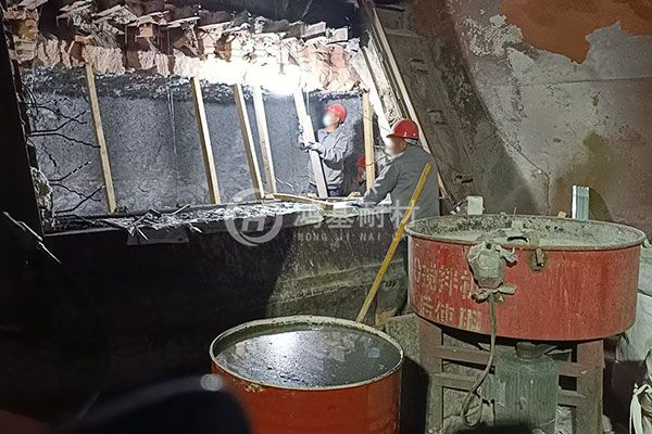 湖北幸福鋁業熔鋁爐鋁門修補案例